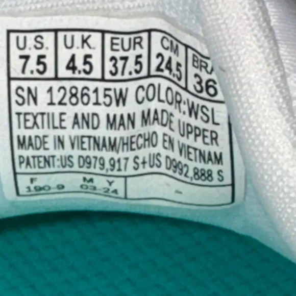 Skechers Hands Free Slip Ins  Go Run Consistent 2.0 Sneakers 128615W Size 7.5