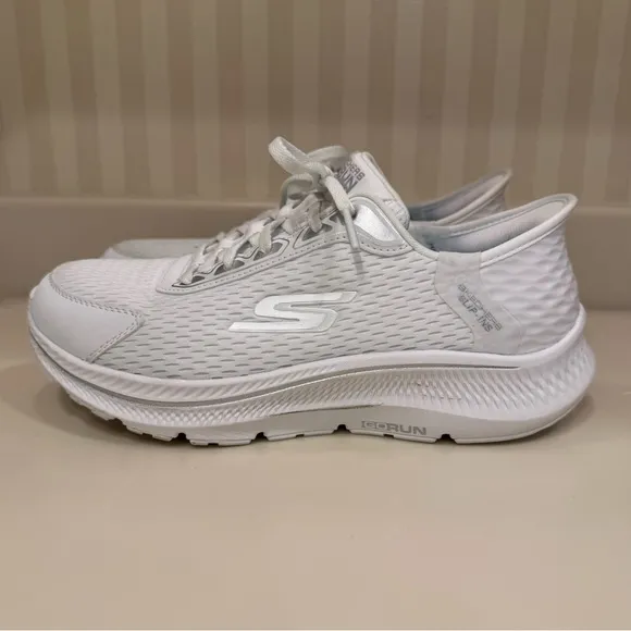 Skechers Hands Free Slip Ins  Go Run Consistent 2.0 Sneakers 128615W Size 7.5