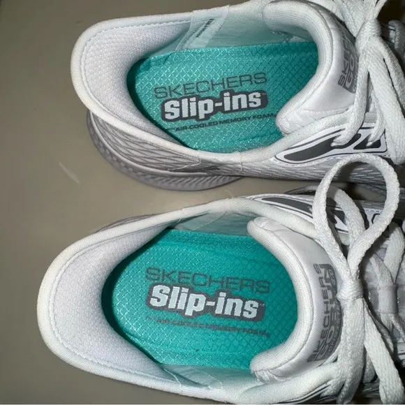 Skechers Hands Free Slip Ins  Go Run Consistent 2.0 Sneakers 128615W Size 7.5