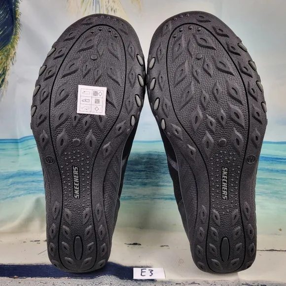 Skechers Relaxed Fit Memory Foam Wemens 9 Wide
