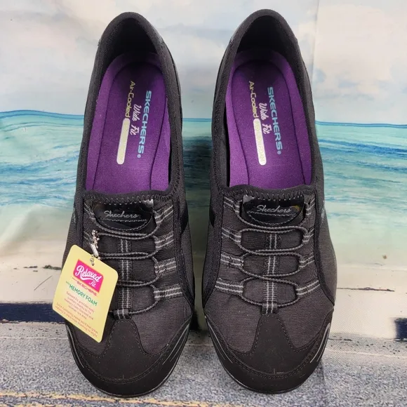 Skechers Relaxed Fit Memory Foam Wemens 9 Wide