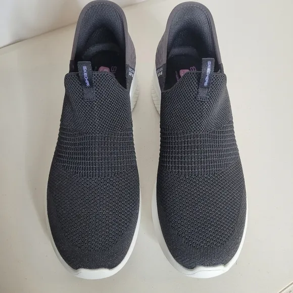 Skechers Women's Black Hands Free Slip-Ins Ultra Flex 3.0 Sneaker Shoe - Size 10
