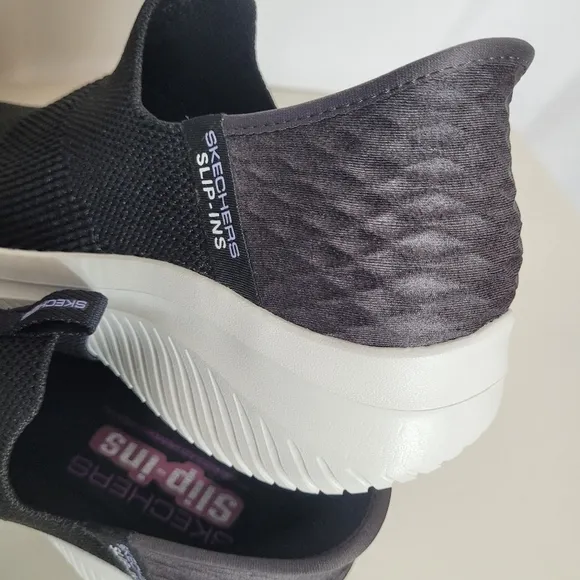 Skechers Women's Black Hands Free Slip-Ins Ultra Flex 3.0 Sneaker Shoe - Size 10
