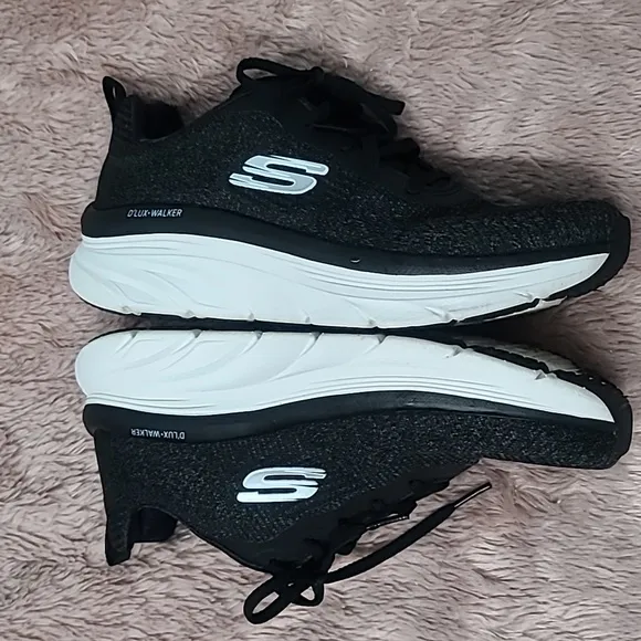 Skechers Women's D'Lux Walker Commuter Black Athletic and Training Shoes Used