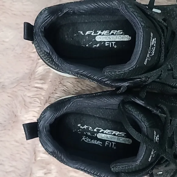 Skechers Women's D'Lux Walker Commuter Black Athletic and Training Shoes Used