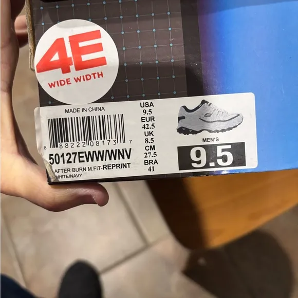 Sketchers Sports shoes new never worn