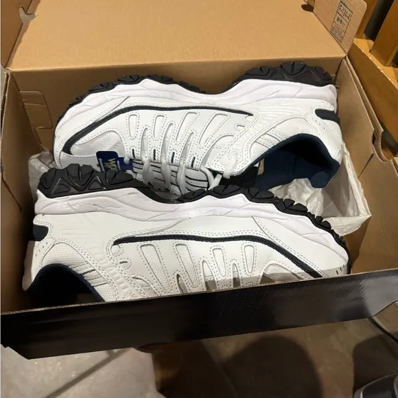 Sketchers Sports shoes new never worn