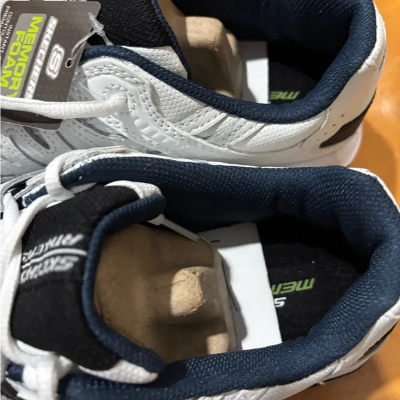 Sketchers Sports shoes new never worn