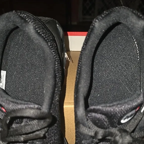Sleek Black Athletic Shoes with Cushioned Midsole
