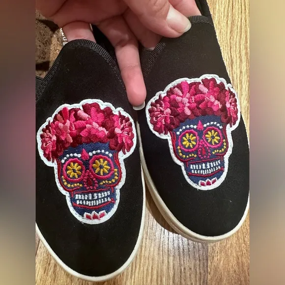 Soludos Leather Slip On Shoes size 6.5 with Colorful Skull Design