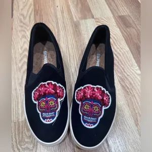 Soludos Leather Slip On Shoes size 6.5 with Colorful Skull Design