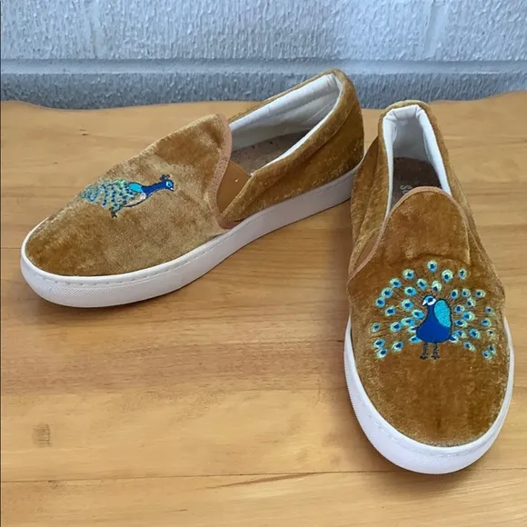 Soludos Velvet Women's Size 9 Gold Loafer Sneaker Peacock Embroidered Slip On