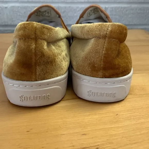 Soludos Velvet Women's Size 9 Gold Loafer Sneaker Peacock Embroidered Slip On