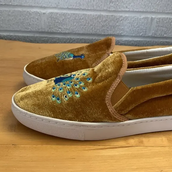 Soludos Velvet Women's Size 9 Gold Loafer Sneaker Peacock Embroidered Slip On