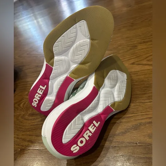 Sorel gym shoes,