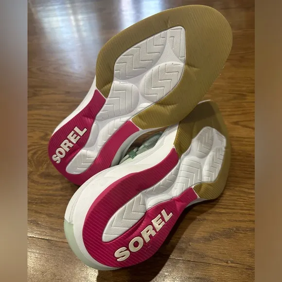 Sorel gym shoes,