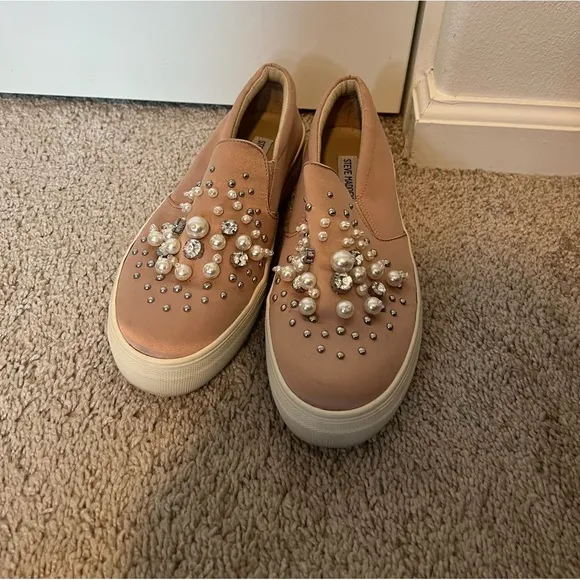 Steve Madden Womens Glamour Pearl Embellished Slip-On Sneakers Shoes Pink 8M