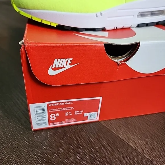Sz 8.5 W Nike Air Max 1 87' White Volt Yellow Shoes DZ2628-100 Women’s Running