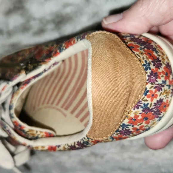 Toas Twnnis Shoes