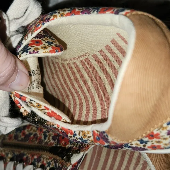Toas Twnnis Shoes