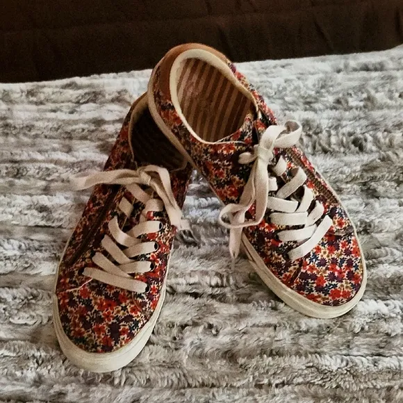 Toas Twnnis Shoes