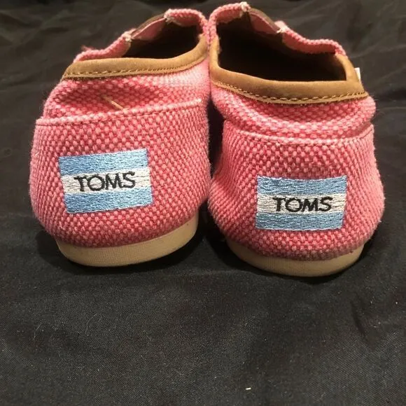 TOMS pink with white skull shoes - unknown size 8-1/2 to 9 maybe VERY CUTE
