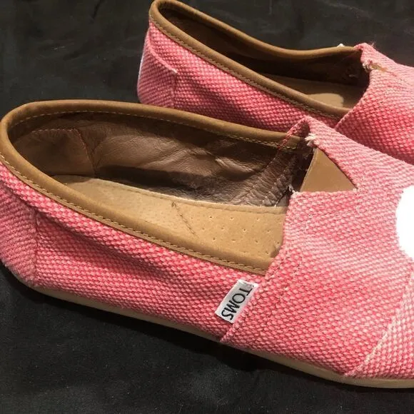 TOMS pink with white skull shoes - unknown size 8-1/2 to 9 maybe VERY CUTE