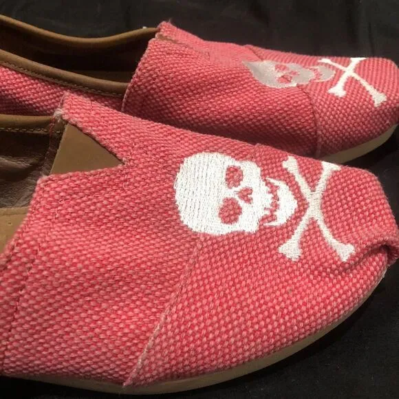 TOMS pink with white skull shoes - unknown size 8-1/2 to 9 maybe VERY CUTE