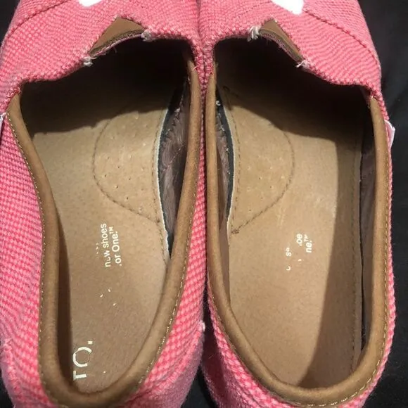 TOMS pink with white skull shoes - unknown size 8-1/2 to 9 maybe VERY CUTE