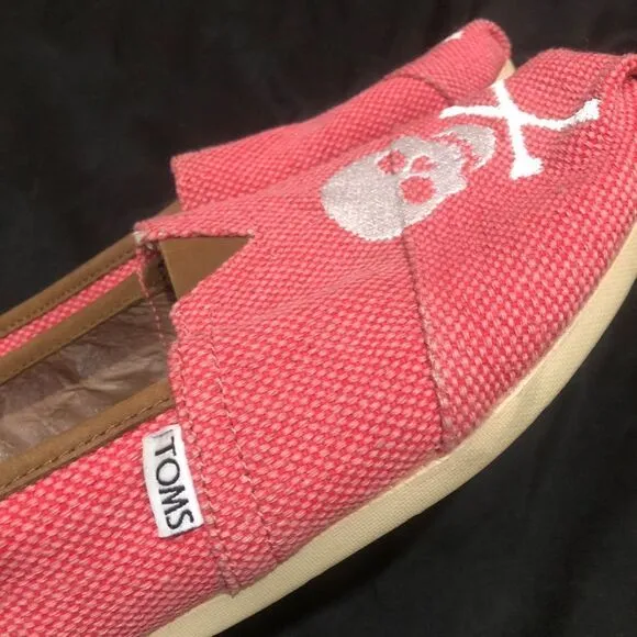 TOMS pink with white skull shoes - unknown size 8-1/2 to 9 maybe VERY CUTE
