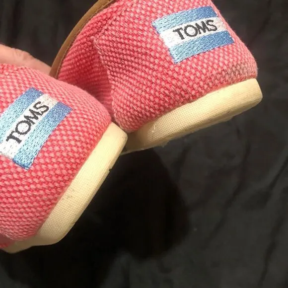 TOMS pink with white skull shoes - unknown size 8-1/2 to 9 maybe VERY CUTE