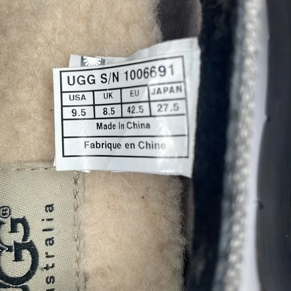 UGG slip on shoes Sherpa lined warm comfy sz 9.5