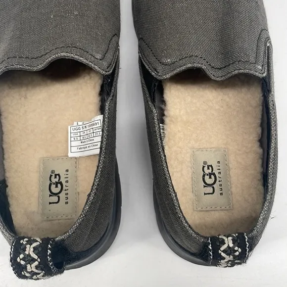 UGG slip on shoes Sherpa lined warm comfy sz 9.5
