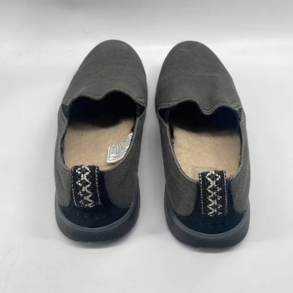 UGG slip on shoes Sherpa lined warm comfy sz 9.5