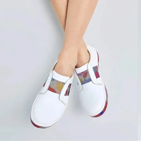 UIN Women's Walking Casual Slip Ons Travel Skate Shoes (Colored Bubble)No Box