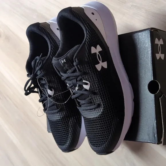 Under Armour Men's Surge 3 shoes