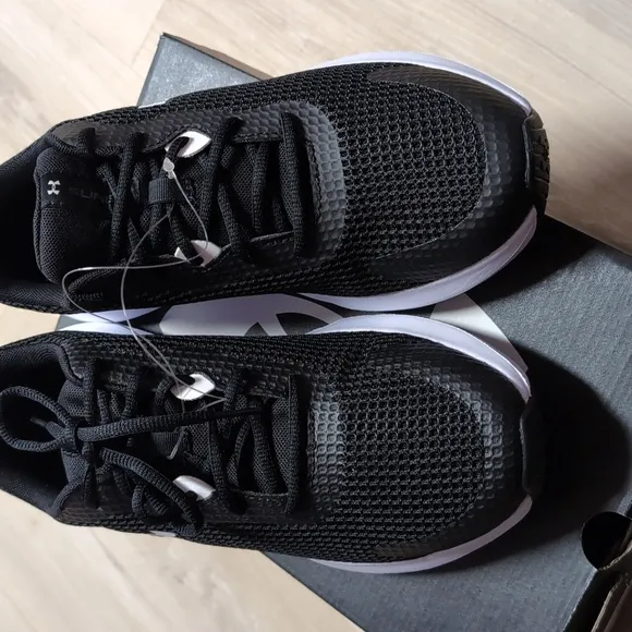 Under Armour Men's Surge 3 shoes