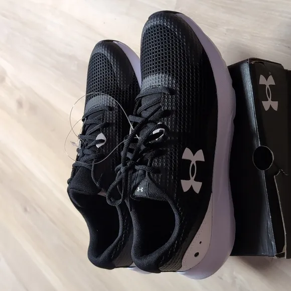 Under Armour Men's Surge 3 shoes