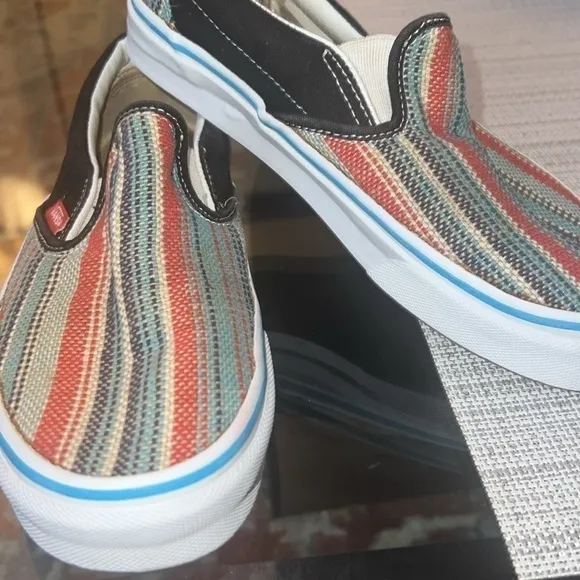 UNISEX Vans slip on striped sneakers Women’s 8.5, Men’s size 5 ..(7-7.5 women)