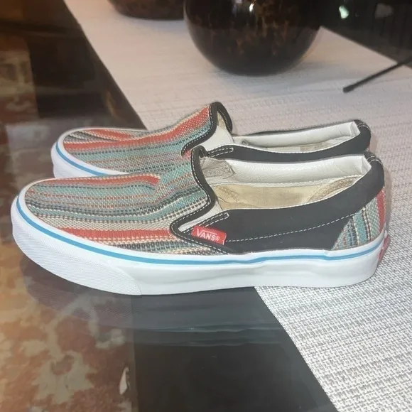 UNISEX Vans slip on striped sneakers Women’s 8.5, Men’s size 5 ..(7-7.5 women)