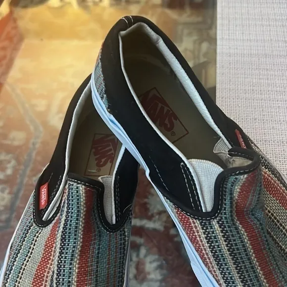 UNISEX Vans slip on striped sneakers Women’s 8.5, Men’s size 5 ..(7-7.5 women)