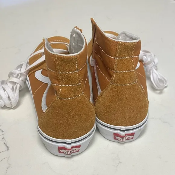 VANS GOLDEN BROWN/ TRUE WHITE SK8 HI SEUDE SNEAKER U.S MENS  SZ. 11.5/WO 13