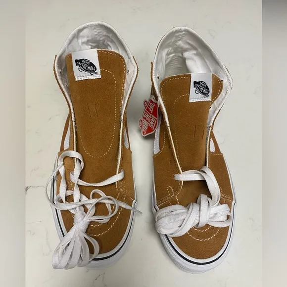 VANS GOLDEN BROWN/ TRUE WHITE SK8 HI SEUDE SNEAKER U.S MENS  SZ. 11.5/WO 13