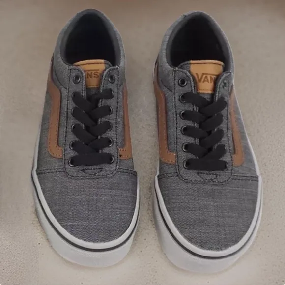 VANS • Ward Sneakers Skate Shoes Includes Box