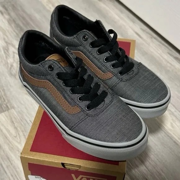 VANS • Ward Sneakers Skate Shoes Includes Box