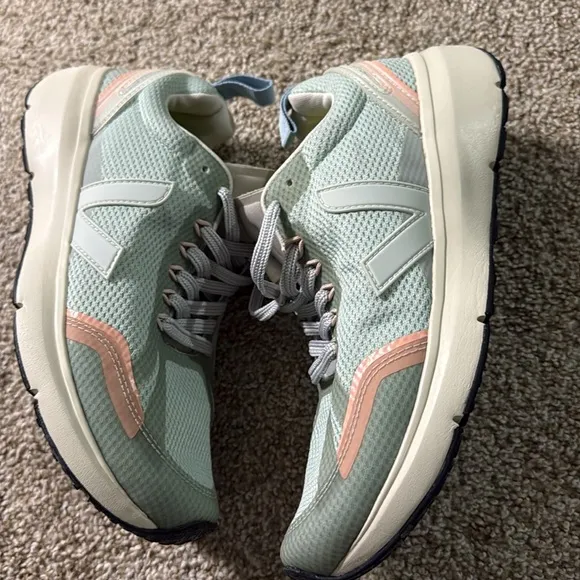 VEJA condor running sneakers _matcha /menthol size 9 women'ss
