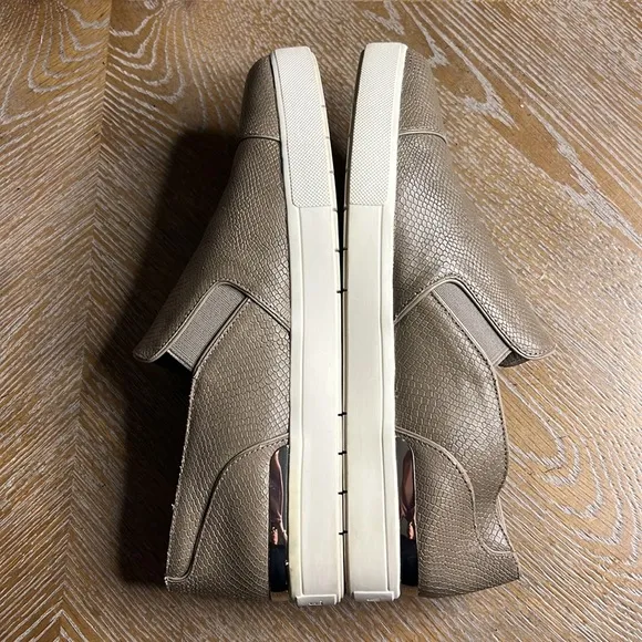 VINCE Tan Pointy Slip On Leather Shoes 6