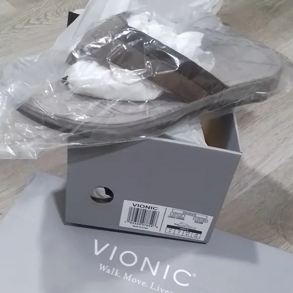 Vionic Leather Men’s Dennis Toe Post Sandals NEW IN BOX