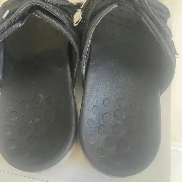 Vionic Sarah Orthotic SupportiveSlide Sandals black color in good condition