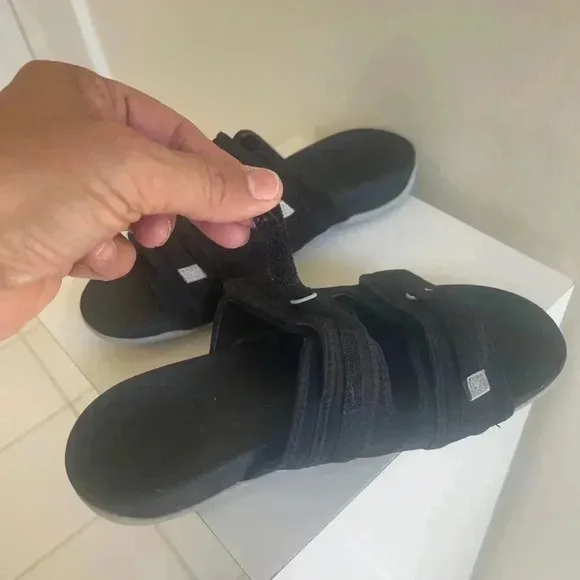 Vionic Sarah Orthotic SupportiveSlide Sandals black color in good condition